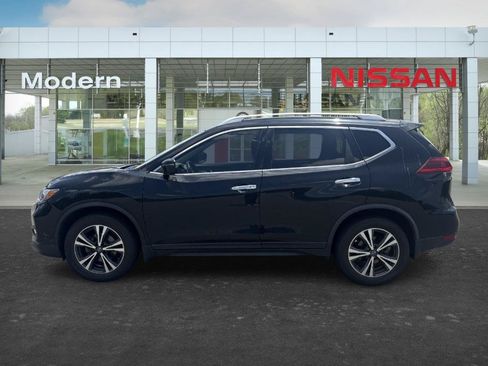Used 2019 Nissan Rogue SV w/ Premium Package FWD image 2