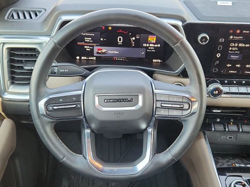 Used 2023 GMC Canyon Denali w/ Denali Black Edition AWD/4WD image 18