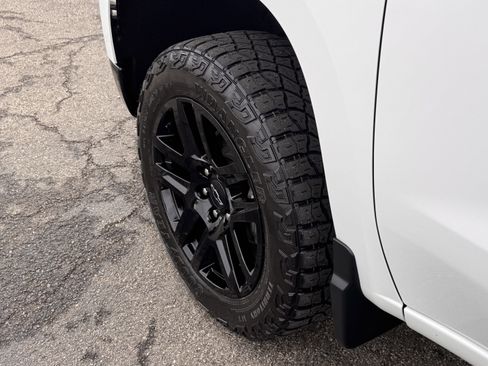 Used 2023 Chevrolet Silverado 1500 Custom Trail Boss w/ LPO, Dark Essentials Package image 10