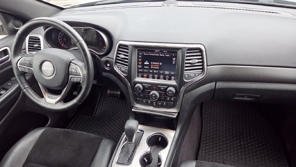 Used 2018 Jeep Grand Cherokee Altitude AWD/4WD image 16
