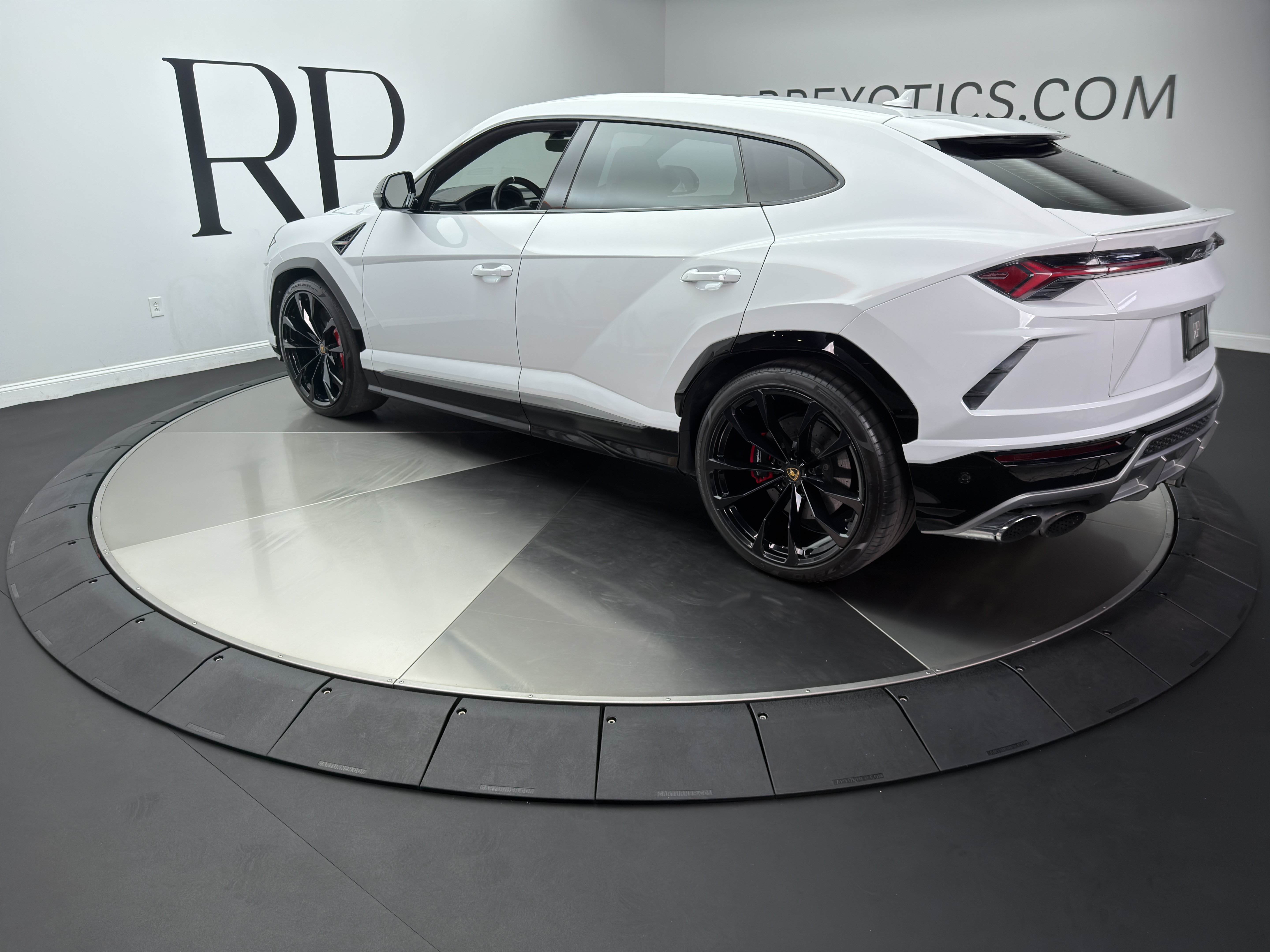 Used 2019 Lamborghini Urus AWD/4WD image 16