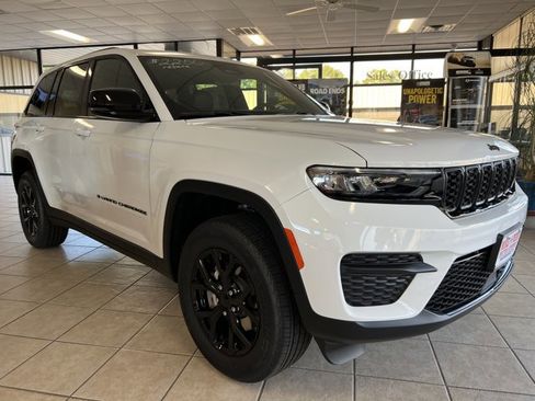 New 2025 Jeep Grand Cherokee Altitude image 1