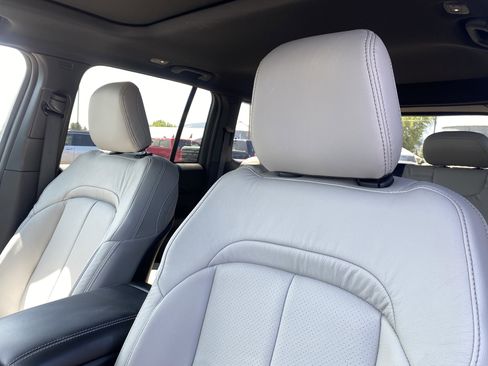 Used 2025 Jeep Grand Cherokee Laredo X w/ Trailer Tow Package image 7