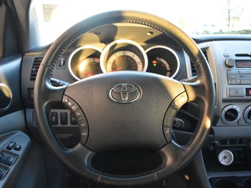 Used 2011 Toyota Tacoma 4x4 Double Cab image 9