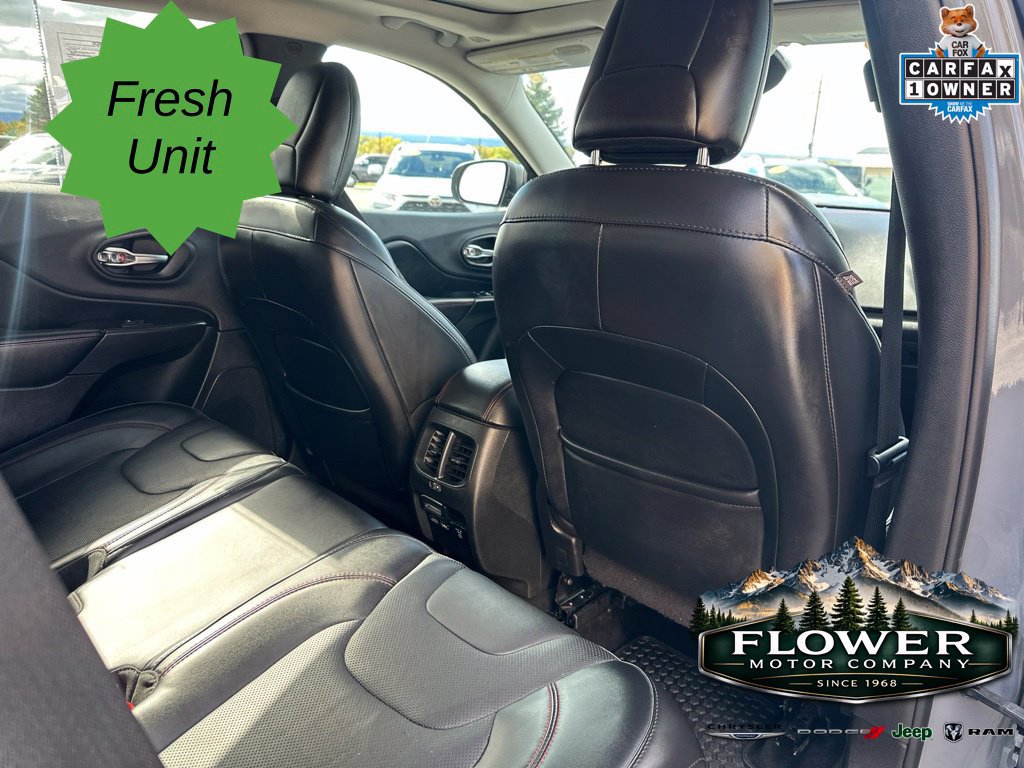 Used 2019 Jeep Cherokee Trailhawk AWD/4WD image 16