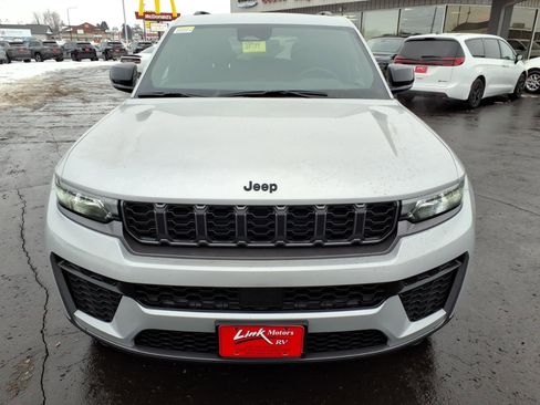 New 2026 Jeep Grand Cherokee Altitude image 6