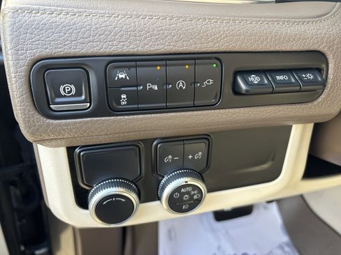 Used 2021 GMC Yukon Denali w/ Denali Premium Package image 14