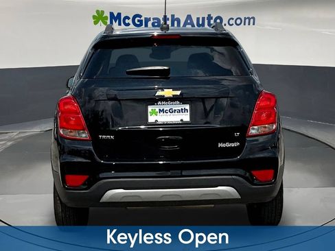 Used 2017 Chevrolet Trax LT w/ Sun & Sound Package FWD image 7