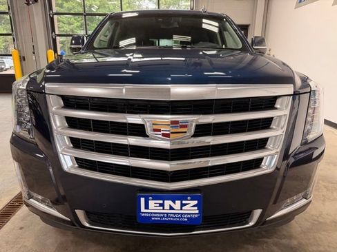 Used 2017 Cadillac Escalade Luxury AWD/4WD image 3
