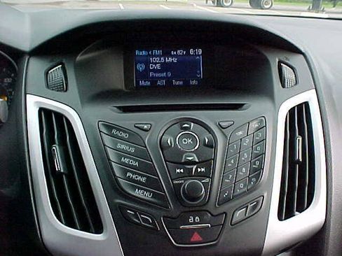 Used 2013 Ford Focus SE FWD image 20
