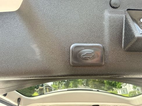 Used 2013 GMC Acadia SLE FWD image 19