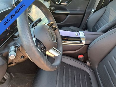 Used 2024 Mercedes-Benz GLC 300 4MATIC image 19