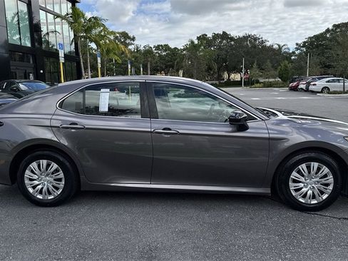 Used 2018 Toyota Camry L image 6