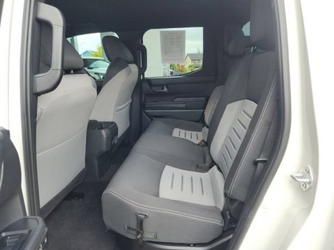 Certified 2025 Toyota Tacoma TRD Off-Road AWD/4WD image 20