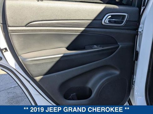 Used 2019 Jeep Grand Cherokee Laredo w/ Laredo X Package image 20
