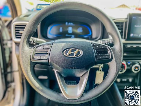 Used 2025 Hyundai Venue SE FWD image 20
