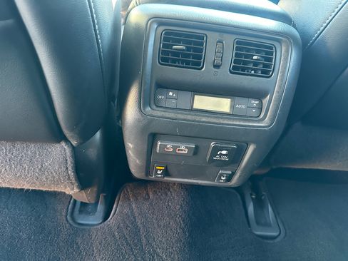 Used 2019 Nissan Pathfinder SL image 19