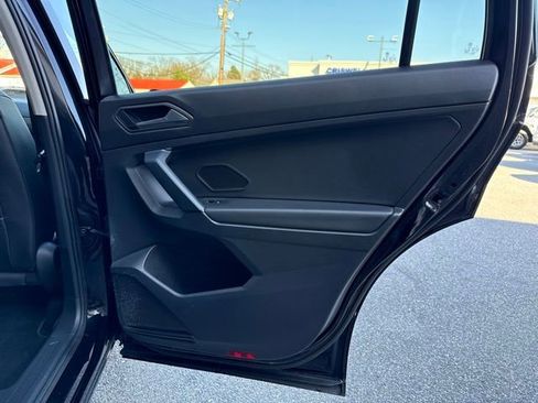 Used 2019 Volkswagen Tiguan SE image 42