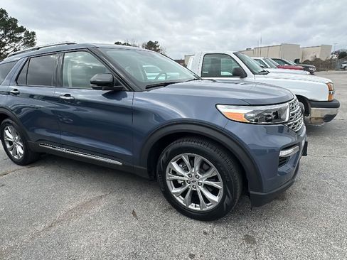 Used 2021 Ford Explorer Limited w/ Equipment Group 301A image 9