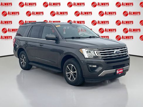 Used 2020 Ford Expedition XLT image 3