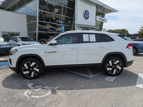 Certified 2024 Volkswagen Atlas Cross Sport SE FWD image 3