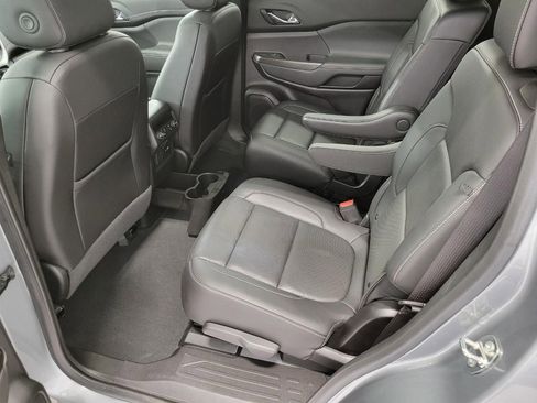 Used 2023 GMC Acadia SLT w/ Elevation Edition image 22