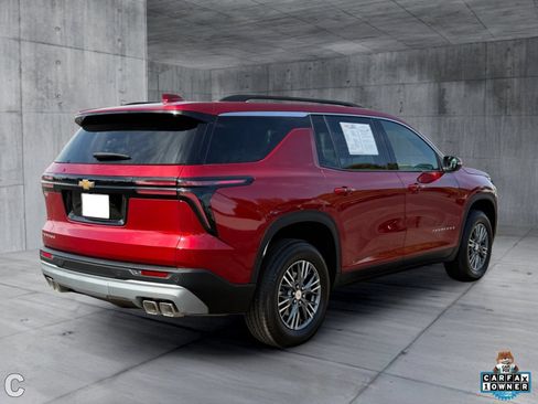 Used 2026 Chevrolet Traverse LT FWD image 7