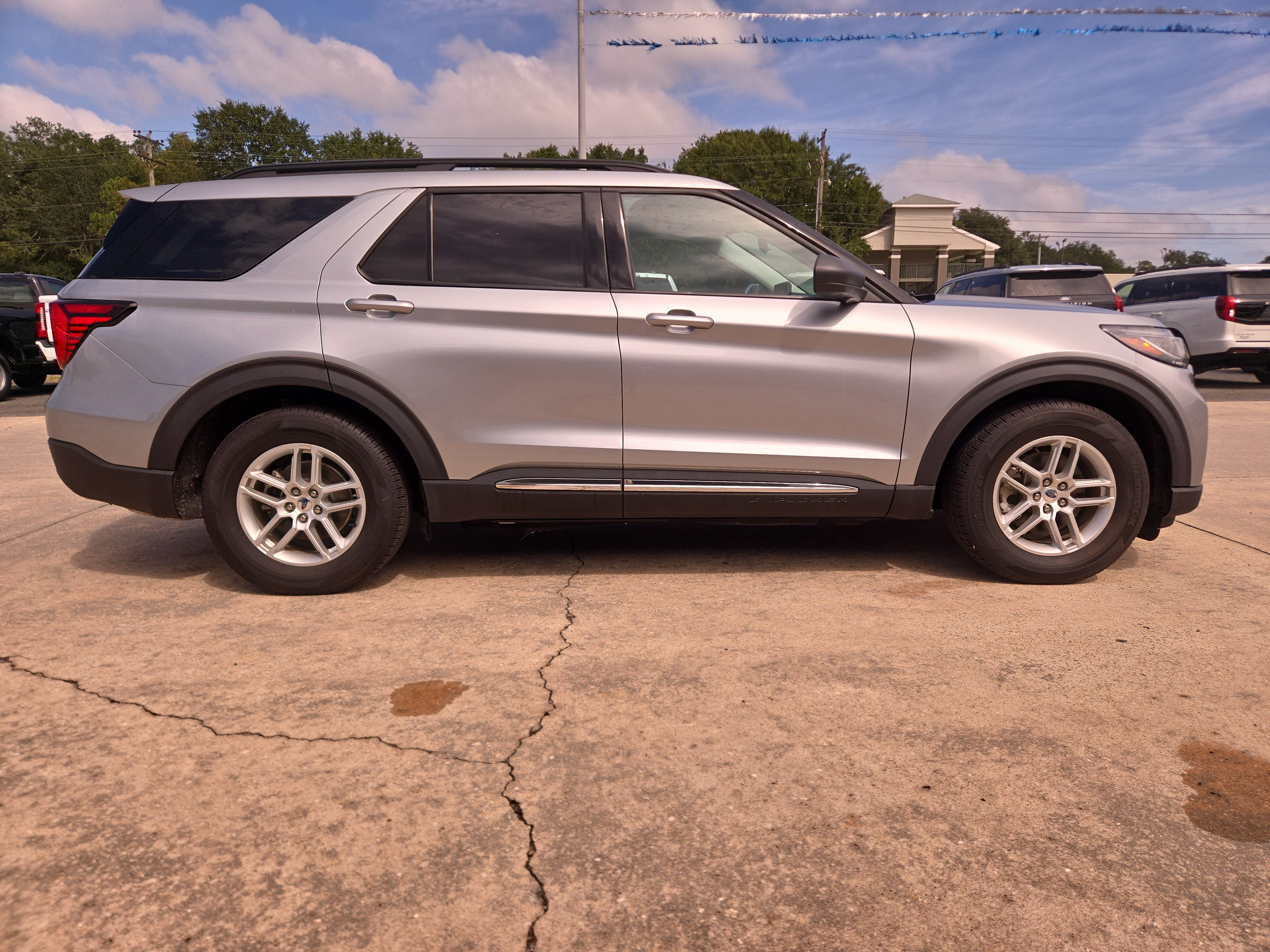 Used 2025 Ford Explorer Active RWD image 5