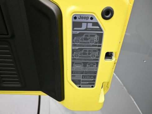 Used 2023 Jeep Wrangler Unlimited Sahara image 44