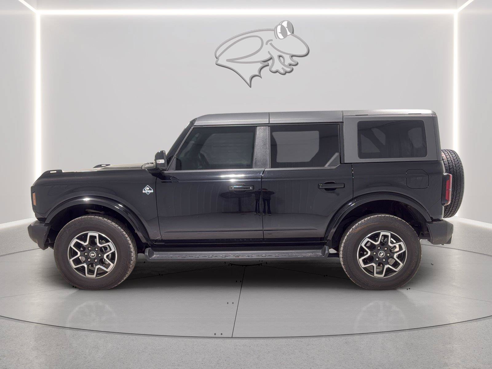 Used 2025 Ford Bronco Outer Banks AWD/4WD image 2