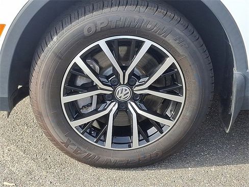 Used 2021 Volkswagen Tiguan SE image 8