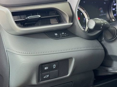 Used 2023 Toyota Highlander XLE FWD image 20