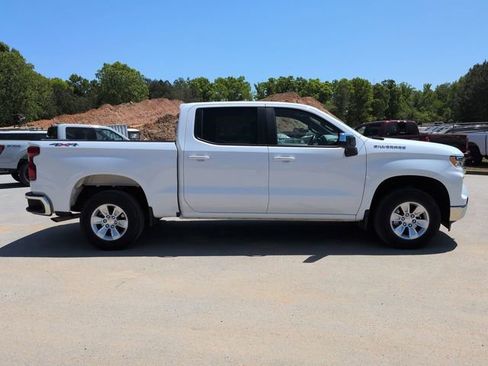 Used 2025 Chevrolet Silverado 1500 LT AWD/4WD image 3