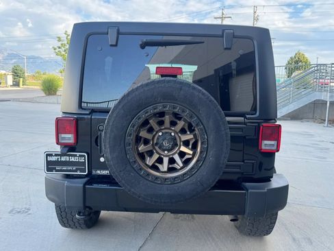 Used 2018 Jeep Wrangler Unlimited Sahara w/ Dual Top Group AWD/4WD image 4