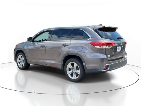 Certified 2019 Toyota Highlander Limited FWD image 4