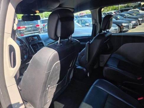 Used 2019 Dodge Grand Caravan SXT FWD image 18