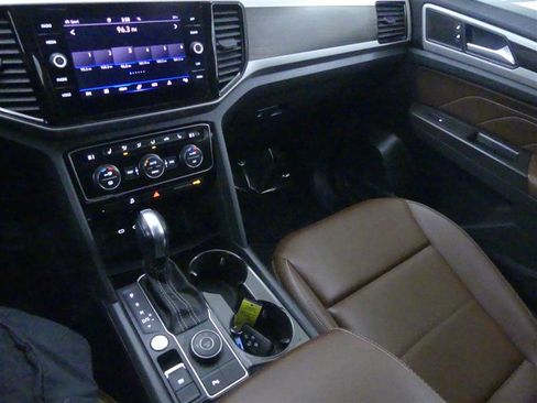 Used 2023 Volkswagen Atlas SE w/ Panoramic Sunroof Package image 12