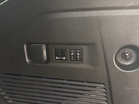 Used 2023 GMC Yukon XL Denali image 28