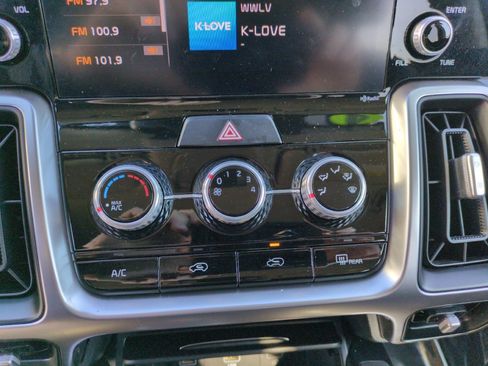Used 2022 Kia Sorento LX FWD image 23