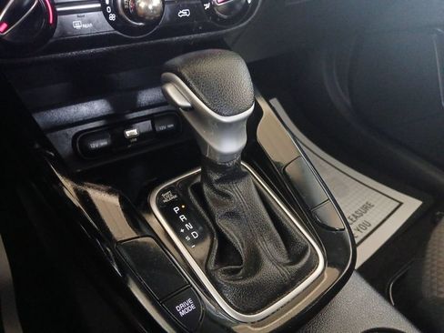 Used 2025 Kia Soul LX w/ LX Technology Package FWD image 21