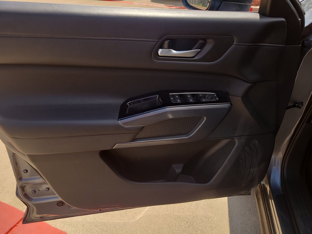 Certified 2025 Nissan Pathfinder SL FWD image 19