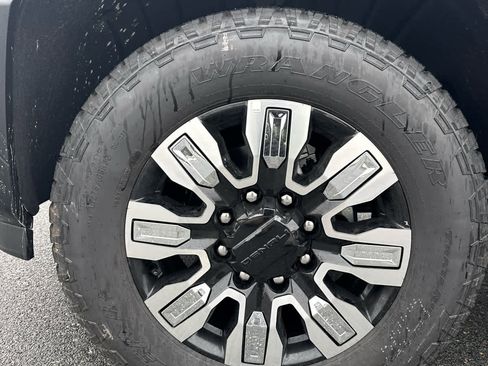 New 2025 GMC Sierra 2500 Denali w/ Denali Reserve Package image 3