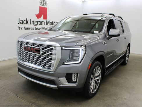 Used 2021 GMC Yukon XL Denali w/ LPO, Illumination Package AWD/4WD image 2