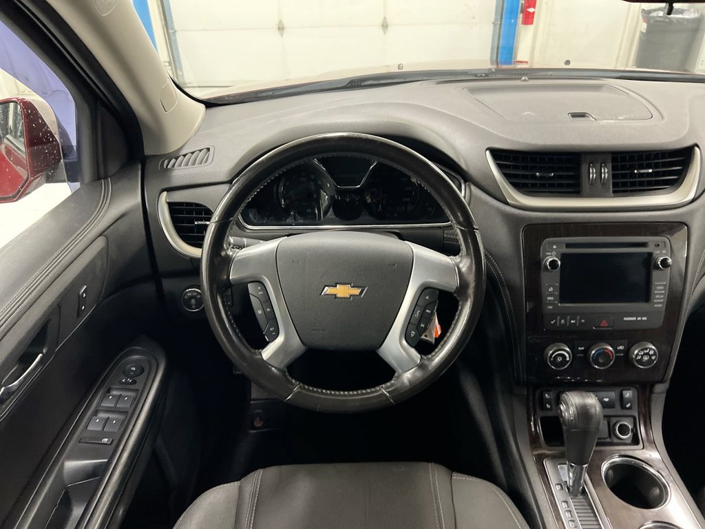 Used 2017 Chevrolet Traverse LT w/ Style and Technology Package FWD image 11