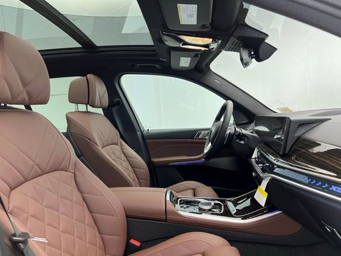 Certified 2025 BMW X5 xDrive50e w/ Premium Package image 7