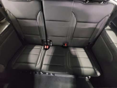 Used 2025 GMC Yukon XL Denali AWD/4WD image 25