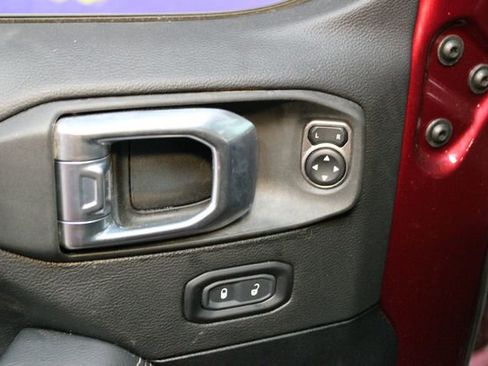 Used 2021 Jeep Wrangler Unlimited Sahara AWD/4WD image 15