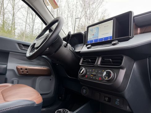 Used 2023 Ford Maverick Lariat w/ Lariat Luxury Package image 41