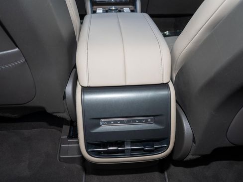 Used 2024 Lincoln Nautilus Reserve image 19