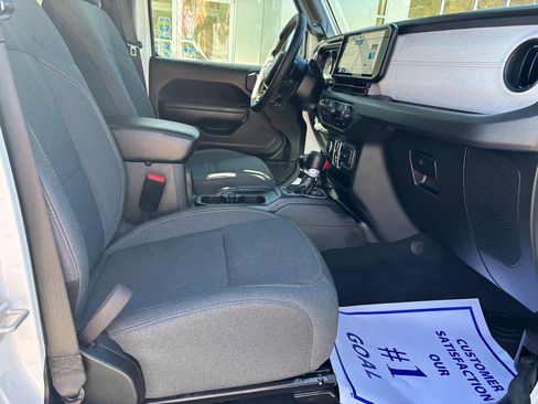 Used 2024 Jeep Wrangler Unlimited Sport image 12